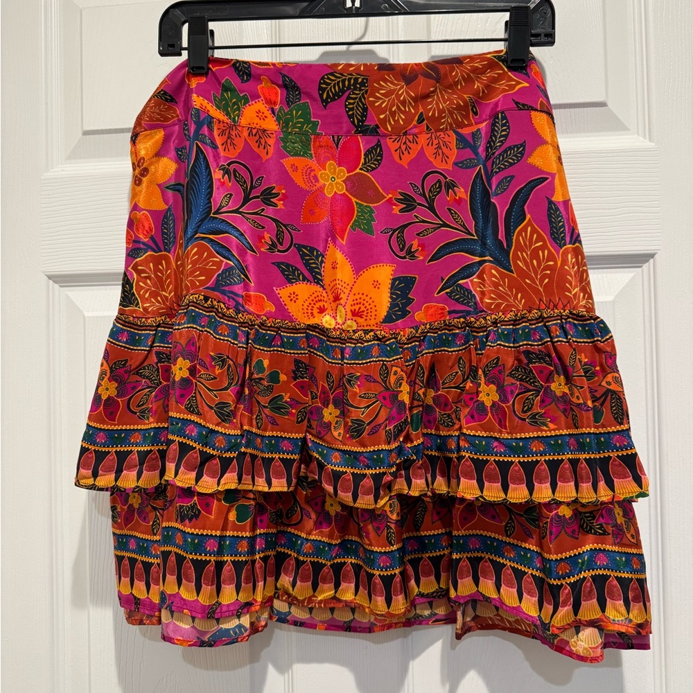 Farm Rio Tropical Tapestry Ruffled Miniskirt Large
Side-zip Machine wash